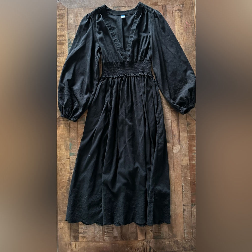 Old Navy size small women’s black dress smocked waist. MIDI length